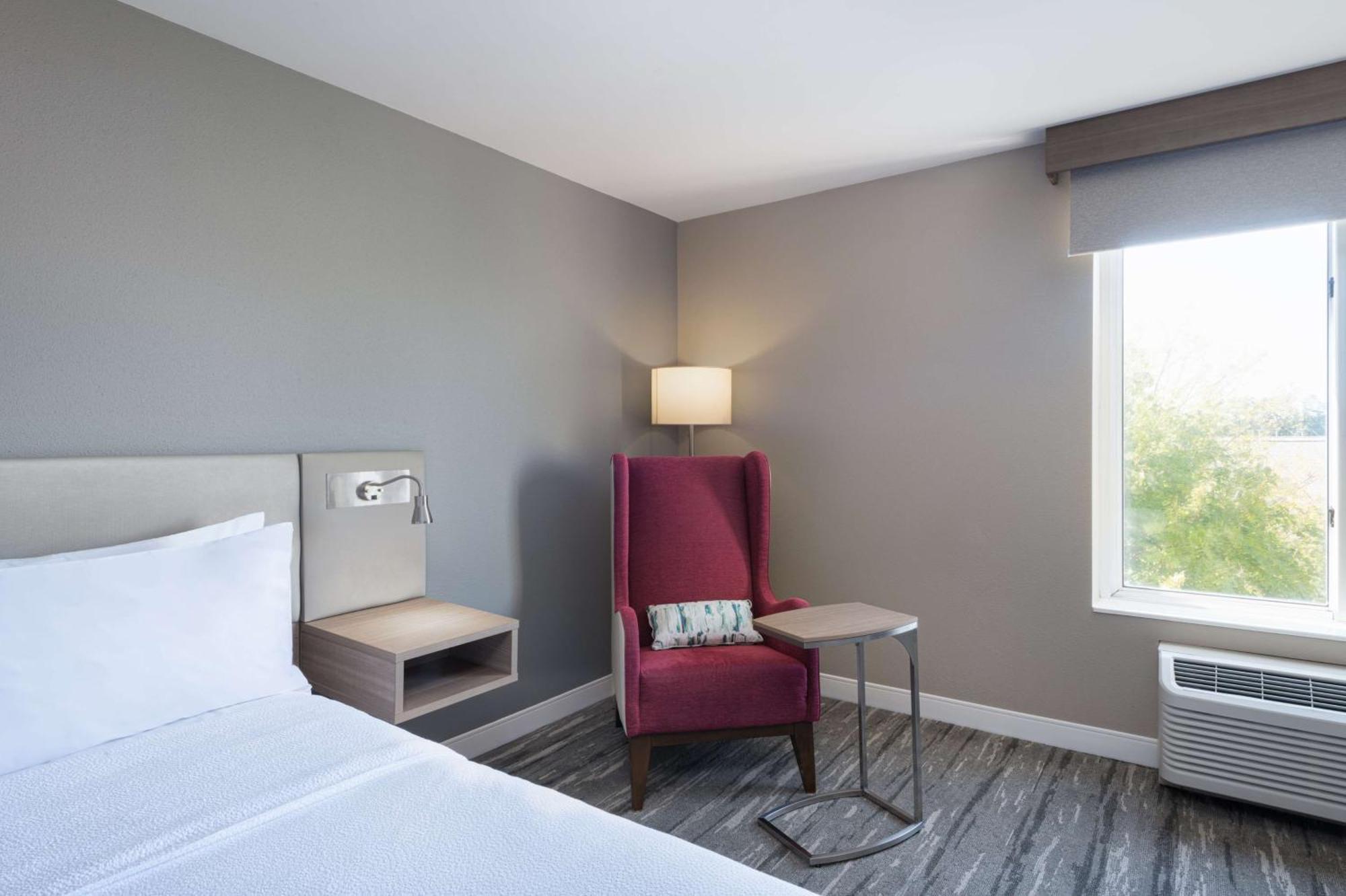 Hilton Garden Inn Saint Charles Exterior photo
